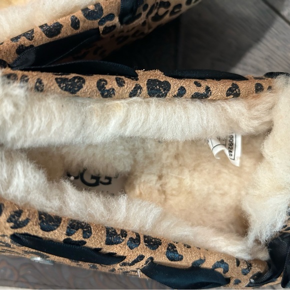 UGG Leopard Suede bow loafer! - Picture 6 of 8